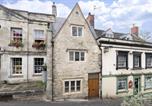 Location vacances Stroud - Charming 3-Bed Cottage in Central Stroud-1