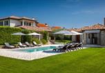 Location vacances Buje - Rustic villa Inga with pool and grill in Buje-1