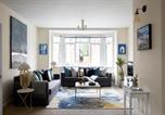 Location vacances Kings Langley - Aisiki Living at Alexandra Road, 2-Bedroom & 2-Bathroom with King or Twin Beds with Free Wi-Fi and Parking Space-4