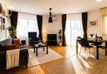 Location vacances  Aéroport de Bucarest - Monte Carlo Palace Deluxe Apartment-1