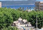 Location vacances Cavalaire-sur-Mer - T3 au centre de Cavalaire avec parking, clim, wifi, proche plage - Fr-1-100-272-1