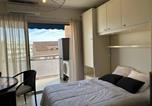 Location vacances Le Lavandou - Studio au Lavandou, climatisé, avec terrasse vue mer et Wi-Fi - Fr-1-251-879-3