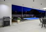 Location vacances Lokvičići - Golden House with heated Pool-1