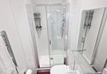 Location vacances  Gare de Norwich - Budget studio apartment ensuite shower & parking-2