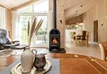 Location vacances Ålbæk - Cozy Holiday Home With Spa And Fireplace-2