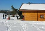 Location vacances Bellefontaine - Chalet chaleureux avec sauna, terrain, terrasse et babyfoot à Saint-Nabord - Fr-1-589-255-3
