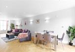 Location vacances Hounslow - 4 Bedroom and 3 Bathroom Family Home with Garden in Isleworth-2