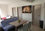 Location vacances Solin - Apartments Andrea - Three Bedroom Apartment with Shared Swimming Pool-2
