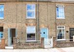 Location vacances  Gare de Lowerstoft - Sole Bay Cottage-2