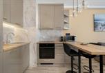 Location vacances  Pologne - Przytulny Apartament z Balkonem i Parkingiem by Noclegi Renters-3