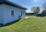 Location vacances  bugewitz,allemagne - Ferienhaus Zecherin auf Usedom, Klimaanlage, Terrasse mit Peeneblick, Wlan und Parkplatz-4