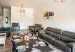 Location vacances  Gare de Mansfield - Lionheart Large Luxury Accessible Lodge - Sleeps 12 ,Dog Friendly,Near Sherwood Forest at Fairview Farm Nottingham great for Family Gatherings ,Groups ,Hen Parties,Corporate Events and Retreats-2