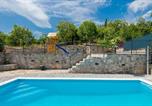 Location vacances Podbablje - Holiday home Green Paradise with pool-3