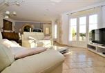 Location vacances Beaucaire - Cozy Home In Jonquière Saint Vincen-4