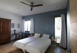 Hôtel Nouan-le-Fuzelier - Chambre &quote;Madeleine&quote; avec 2 lits simples et table d'hôtes - Fr-1-590-468-1