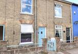 Location vacances  Gare de Lowerstoft - Sole Bay Cottage-1