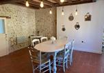 Location vacances Sillé-le-Guillaume - Maison de Village avec Jardin, Parc Privé et Box Fibre, Animaux Bienvenus, à 15 min du Mans - Fr-1-410-333-2
