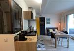 Location vacances Bord de mer de La Rochelle - Cosy and refined 1-bedroom apartment with garden-2