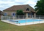 Location vacances  Charente - Gîte Charentais avec Piscine Chauffée, Jardin, Equip. Bébé et Recharge Électrique - Proche Périgord - Fr-1-653-7-2