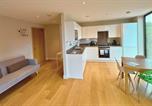 Location vacances Cambridge - Modern Central Apartment with Parking-4
