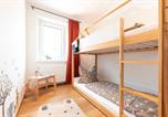 Location vacances Windelsbach - Bunter Hund Apartments - Zentrales Apartment, Parkplatz, Wintergarten, Kinderzimmer-3