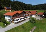 Location vacances  Gare de Straubing - Berggasthof-Pension Seminar- und Tagungshaus Menauer-1