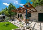 Location vacances Podbablje - Holiday home Green Paradise with pool-4
