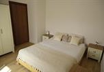 Location vacances Windsor - Luxury 4-Bed Townhouse Parking, Garden Office-3