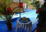Location vacances Belle Mare - Spacious Villa with Pool and 10 Bedrooms in Quatre Cocos-4