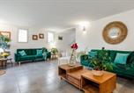 Location vacances Beaumes-de-Venise - Villa Provençale avec Jardin et Piscine Privée à Beaumes-de-Venise-3