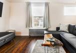 Location vacances  Canada - Stylishly Remodeled Queen Victoria Loft-3
