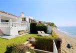 Location vacances Estepona - Beach House with Direct Beach Access and community Pool, Estepona-1