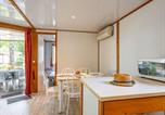 Location vacances  Dordogne - Chalet cosy avec terrasse, idéal pour 6 personnes - Api-1-52-610-2