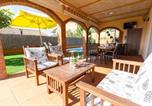 Location vacances Pineda de Mar - Catalunya Casas Cozy beach town villa for 8 - no car necessary!-3