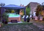 Location vacances  Indre - Maison de charme au cœur du Blanc, avec spa et jardin-1