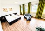 Location vacances Oerlenbach - Boardinghouse - Stadtvilla Budget-2