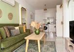 Location vacances Larnaca - Coastal 2br Apt in Mackenzie Steps from Beach-1