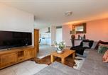 Location vacances South Holland - 612s Luxury 2 bedroom apartment terrace, waterview-3