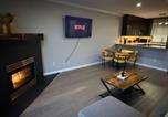 Location vacances Vancouver - Extra Spacious with a King Bed Sauna Pool & Jacuzzi-2