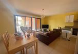 Location vacances Fréjus - Appartement de vacances climatisé avec terrasse et garage au cœur du centre historique de Fréjus - Fr-1-226a-290-3