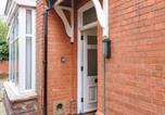 Location vacances  Gare de Leicester - 2 Evington Road-1
