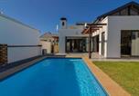 Location vacances Kleinmond - Sitari On Sea Pool Sea Views Kleinmond-3