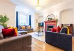 Location vacances  Gare de Newport - Modern Contractor Home - Parking-1