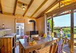 Location vacances Saint-Martin-de-Varreville - Tente en toile et bois avec terrasse pour 4 personnes - Api-1-52-1471-2