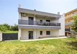 Location vacances Solin - Awesome Apartment In Split With Wifi-2