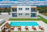 Location vacances Vrsi - Cozy Home In Vrsi-1