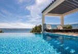 Location vacances Pučišća - Luxury Seafront Villa with Heated Pool, Jacuzzi, Sea View, 150 m from Beach-2