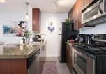Location vacances Vancouver - Cozy Condo in Prime Location with Jacuzzi Pool & Sauna-4