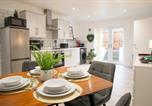 Location vacances  Gare de Swansea - Casa Ysgol Corner Cozy & Modern 2-Bed Ground-Floor Apartment Free Parking & Fast Wifi-2