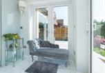 Location vacances Reading - Stylish Housesmart Featuresjacuzzilarge Garden - Pass the Keys-3